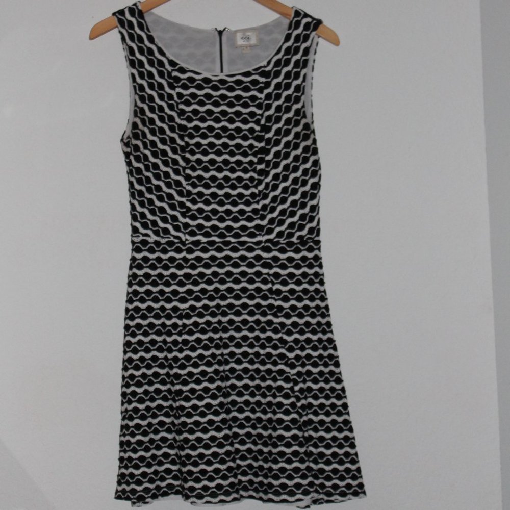 ECI New York, Black & White, Size 10